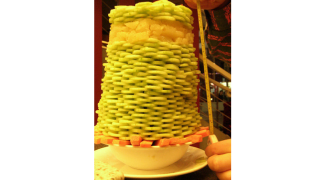 Illustration for article titled How Chinese Ingenuity Destroyed Salad Bars at Pizza Hut